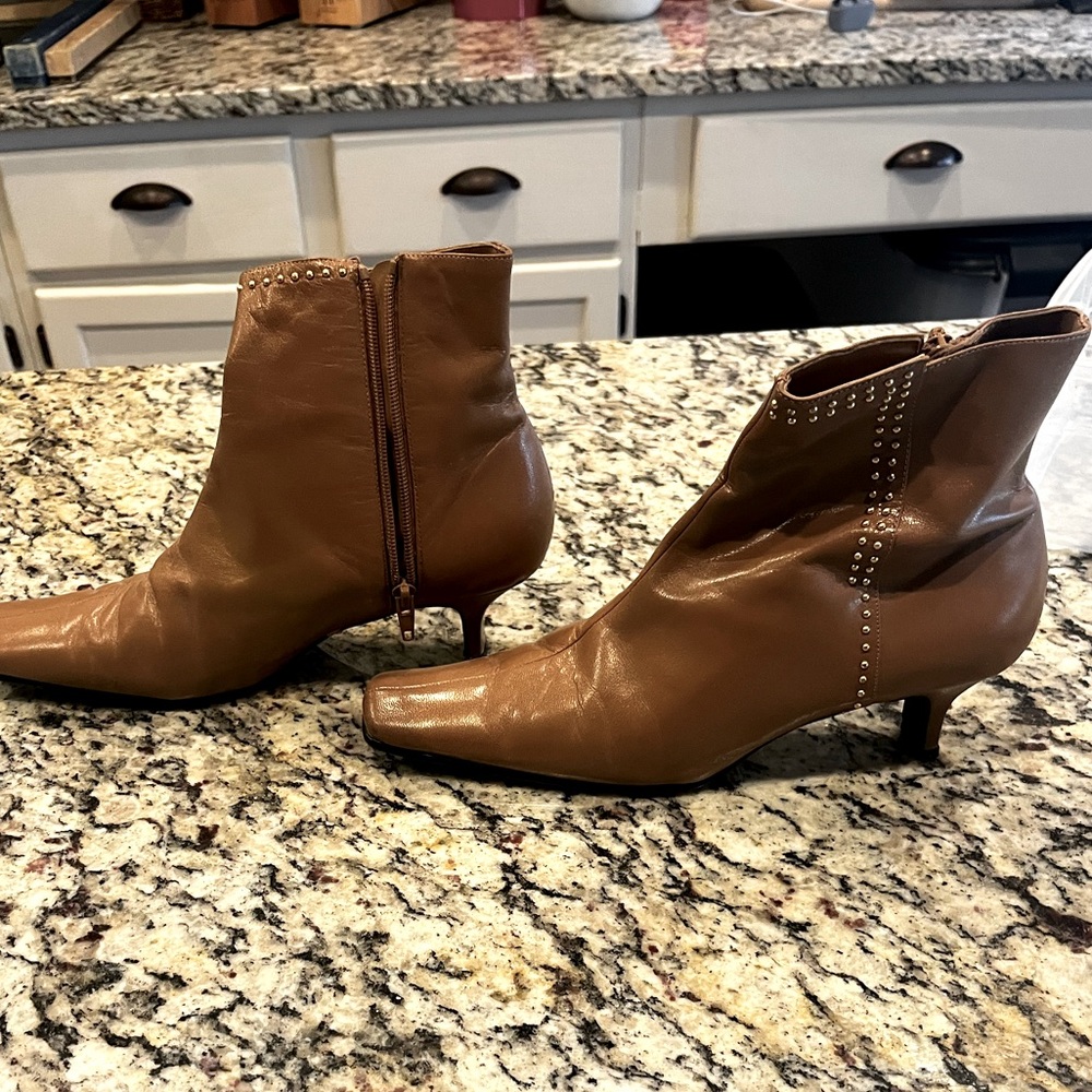Leslie Fay Women's genuine leather boots